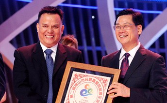 鳳鋁鋁業(yè)被評(píng)為“市民最喜愛的品牌企業(yè)”、“廣佛同城至愛佛山品牌”